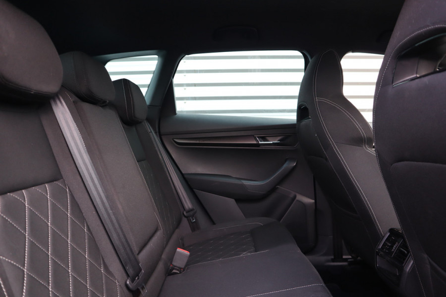 Škoda Karoq 1.5 TSI Sportline Business Digital Dash / Canton / Trekhaak / 19inch Stoelverwarming /