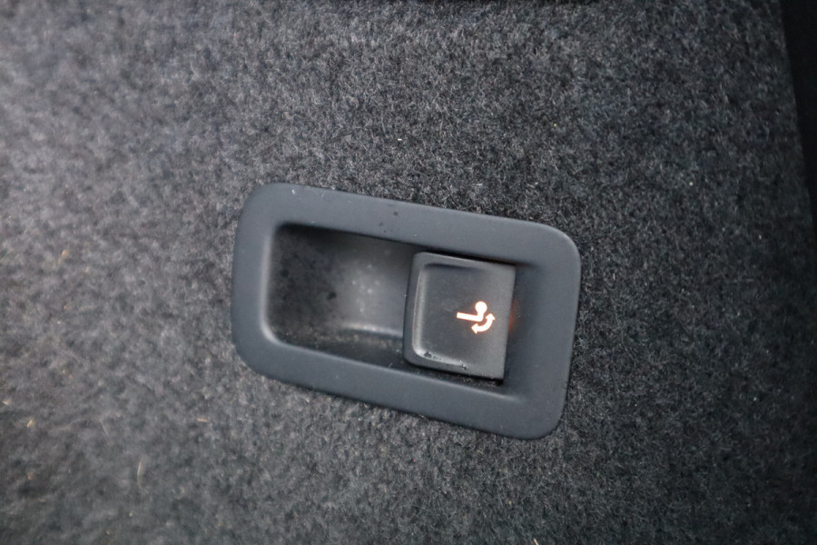 Škoda Karoq 1.5 TSI Sportline Business Digital Dash / Canton / Trekhaak / 19inch Stoelverwarming /