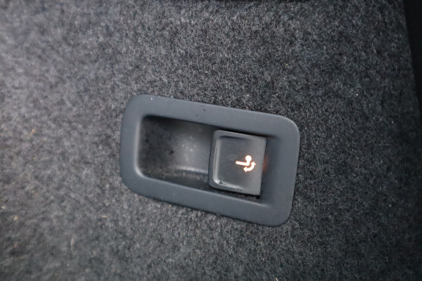 Škoda Karoq 1.5 TSI Sportline Business Digital Dash / Canton / Trekhaak / 19inch Stoelverwarming /