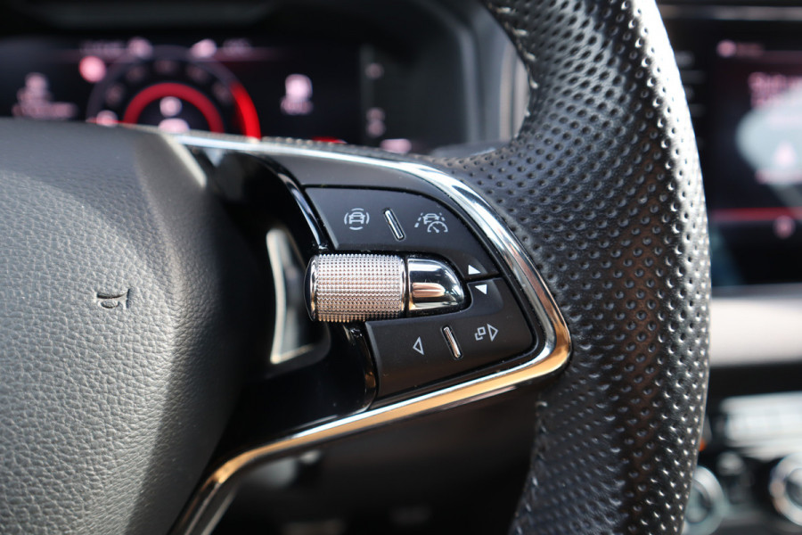 Škoda Karoq 1.5 TSI Sportline Business Digital Dash / Canton / Trekhaak / 19inch Stoelverwarming /