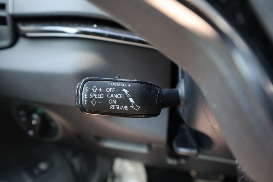 Škoda Karoq 1.5 TSI Sportline Business Digital Dash / Canton / Trekhaak / 19inch Stoelverwarming /