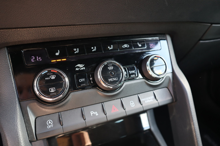 Škoda Karoq 1.5 TSI Sportline Business Digital Dash / Canton / Trekhaak / 19inch Stoelverwarming /