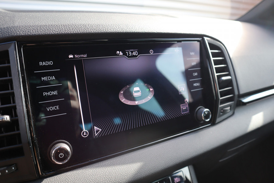 Škoda Karoq 1.5 TSI Sportline Business Digital Dash / Canton / Trekhaak / 19inch Stoelverwarming /
