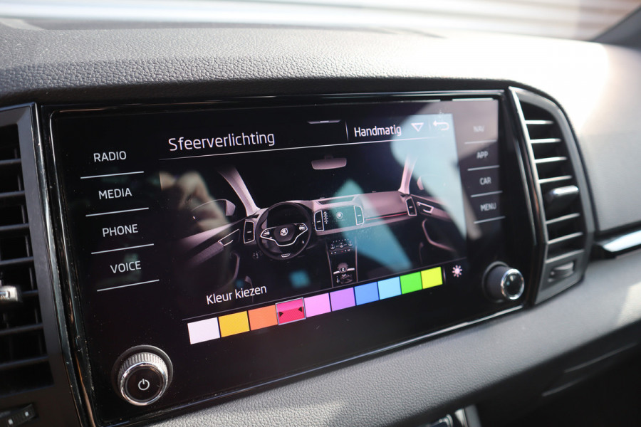 Škoda Karoq 1.5 TSI Sportline Business Digital Dash / Canton / Trekhaak / 19inch Stoelverwarming /