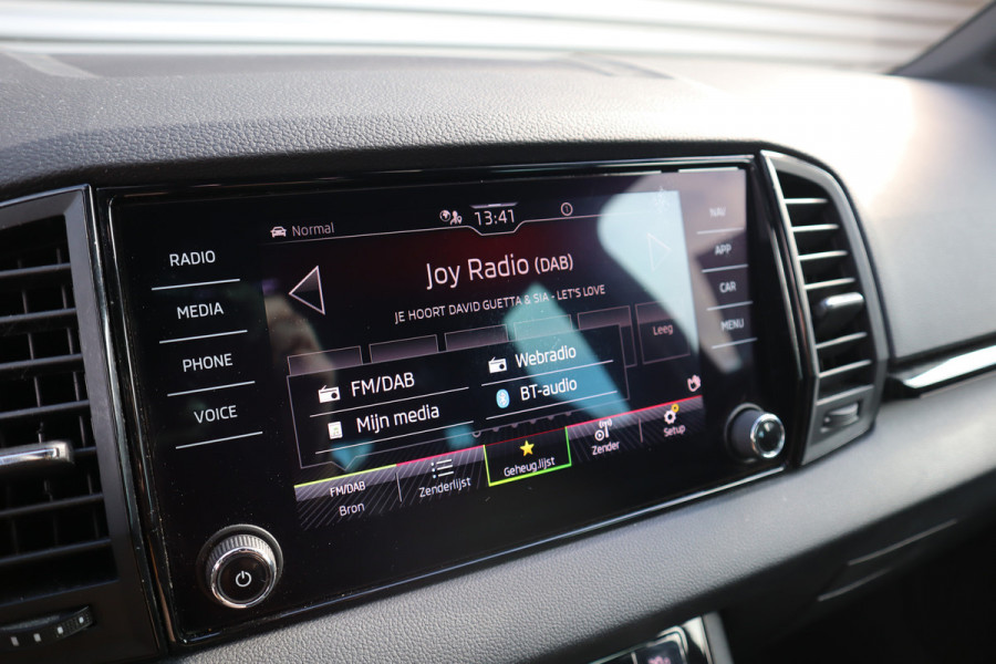 Škoda Karoq 1.5 TSI Sportline Business Digital Dash / Canton / Trekhaak / 19inch Stoelverwarming /