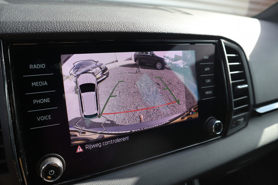 Škoda Karoq 1.5 TSI Sportline Business Digital Dash / Canton / Trekhaak / 19inch Stoelverwarming /