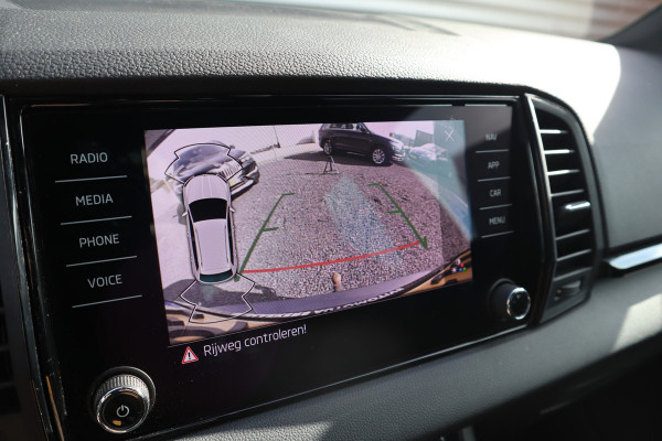Škoda Karoq 1.5 TSI Sportline Business Digital Dash / Canton / Trekhaak / 19inch Stoelverwarming /