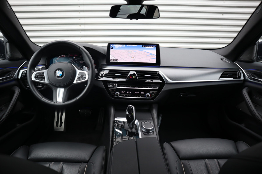 BMW 5 Serie Touring 530i xDrive M-Sport High Executive Achteras Sturing / Trekhaak / 360 Camera / Adaptieve Cruise