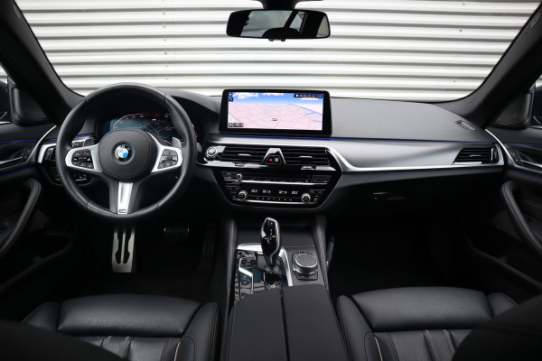 BMW 5 Serie Touring 530i xDrive M-Sport High Executive Achteras Sturing / Trekhaak / 360 Camera / Adaptieve Cruise