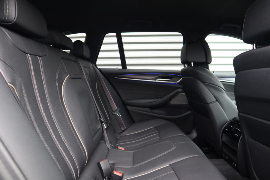 BMW 5 Serie Touring 530i xDrive M-Sport High Executive Achteras Sturing / Trekhaak / 360 Camera / Adaptieve Cruise