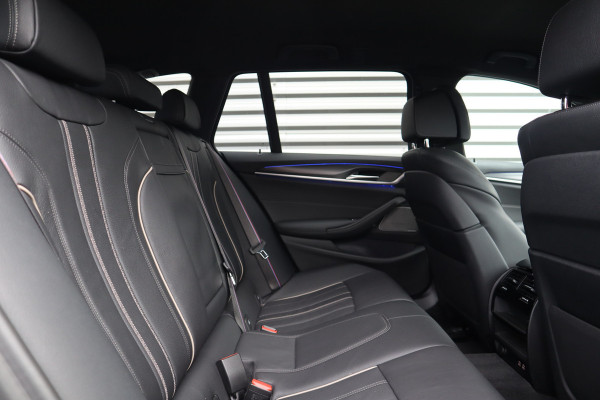 BMW 5 Serie Touring 530i xDrive M-Sport High Executive Achteras Sturing / Trekhaak / 360 Camera / Adaptieve Cruise