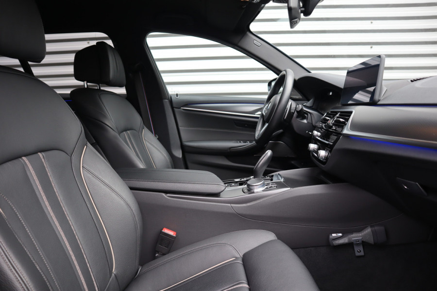 BMW 5 Serie Touring 530i xDrive M-Sport High Executive Achteras Sturing / Trekhaak / 360 Camera / Adaptieve Cruise