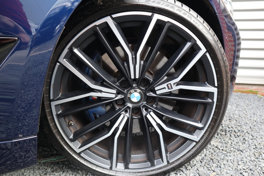 BMW 5 Serie Touring 530i xDrive M-Sport High Executive Achteras Sturing / Trekhaak / 360 Camera / Adaptieve Cruise