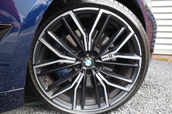 BMW 5 Serie Touring 530i xDrive M-Sport High Executive Achteras Sturing / Trekhaak / 360 Camera / Adaptieve Cruise