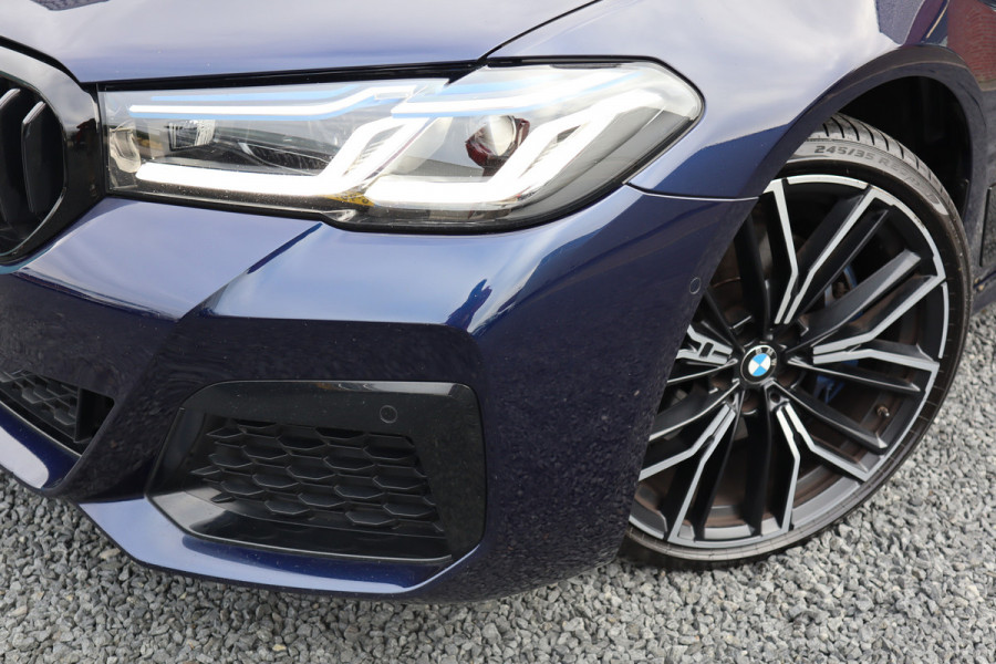 BMW 5 Serie Touring 530i xDrive M-Sport High Executive Achteras Sturing / Trekhaak / 360 Camera / Adaptieve Cruise