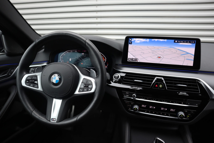 BMW 5 Serie Touring 530i xDrive M-Sport High Executive Achteras Sturing / Trekhaak / 360 Camera / Adaptieve Cruise