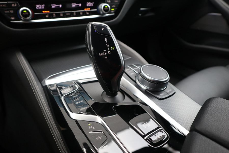 BMW 5 Serie Touring 530i xDrive M-Sport High Executive Achteras Sturing / Trekhaak / 360 Camera / Adaptieve Cruise