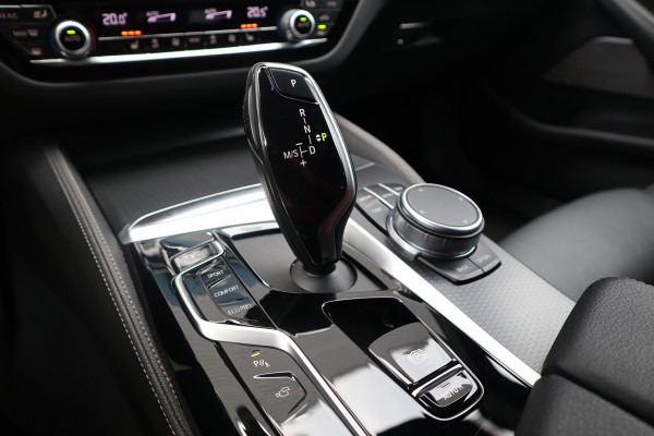 BMW 5 Serie Touring 530i xDrive M-Sport High Executive Achteras Sturing / Trekhaak / 360 Camera / Adaptieve Cruise