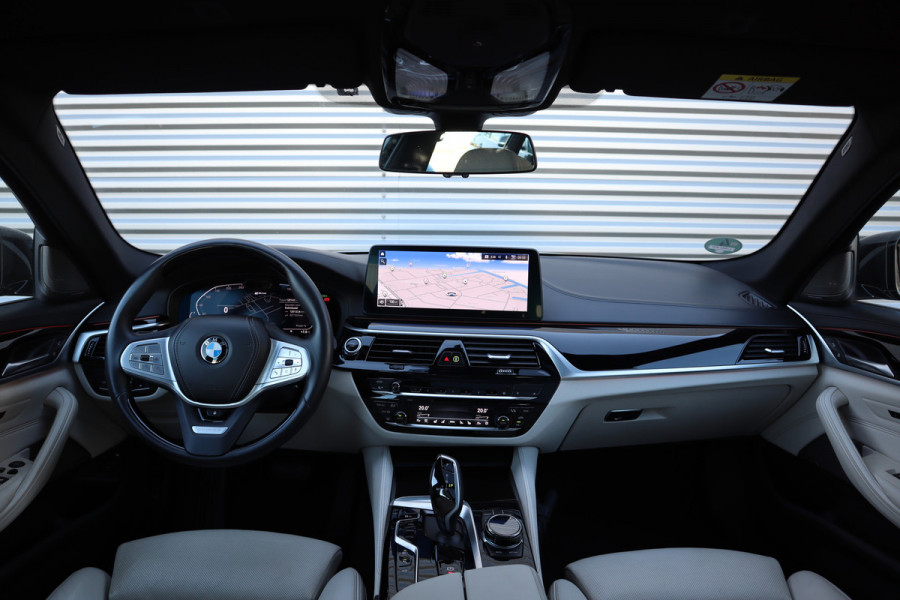 BMW 5 Serie Touring 530e High Executive Pano / Stoelventilatie / Individual / Leder dashboard / Zeer compleet /