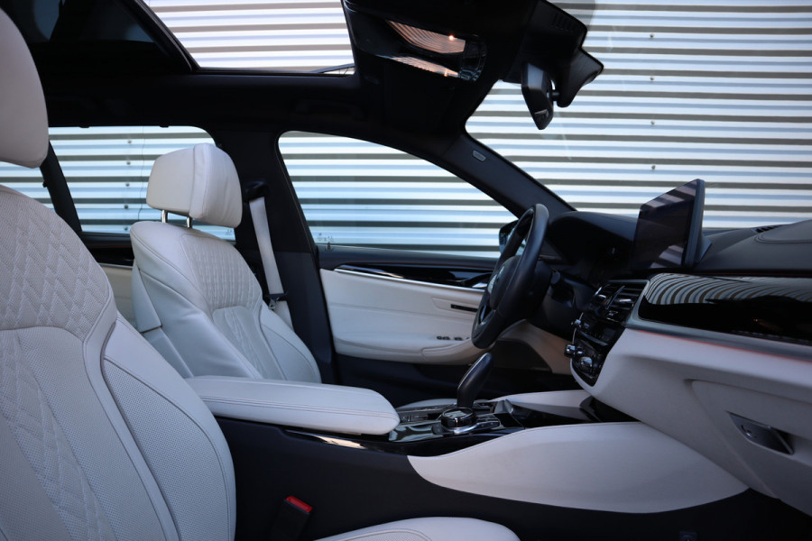 BMW 5 Serie Touring 530e High Executive Pano / Stoelventilatie / Individual / Leder dashboard / Zeer compleet /