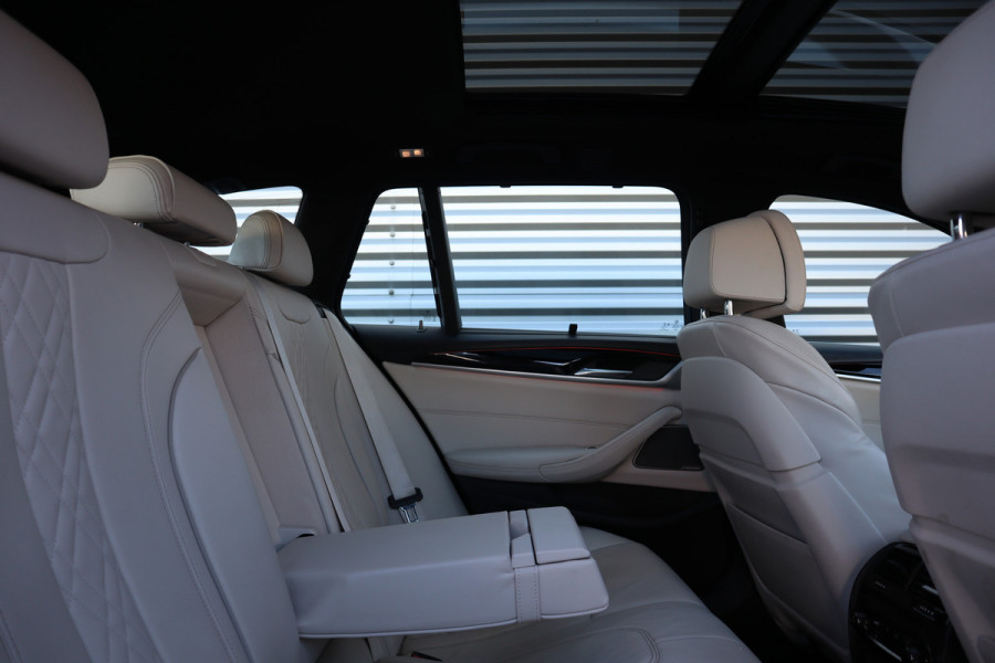 BMW 5 Serie Touring 530e High Executive Pano / Stoelventilatie / Individual / Leder dashboard / Zeer compleet /