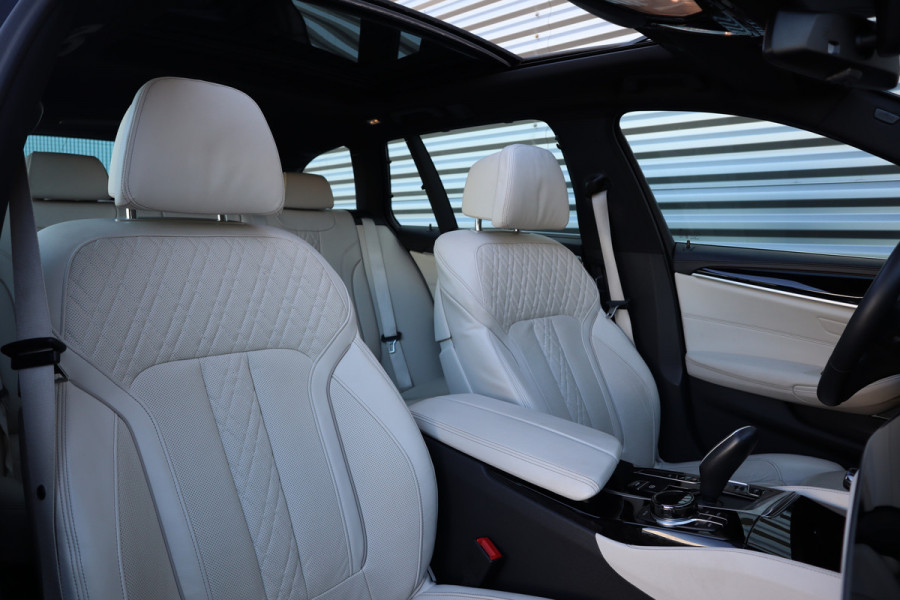 BMW 5 Serie Touring 530e High Executive Pano / Stoelventilatie / Individual / Leder dashboard / Zeer compleet /