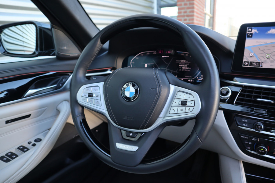 BMW 5 Serie Touring 530e High Executive Pano / Stoelventilatie / Individual / Leder dashboard / Zeer compleet /