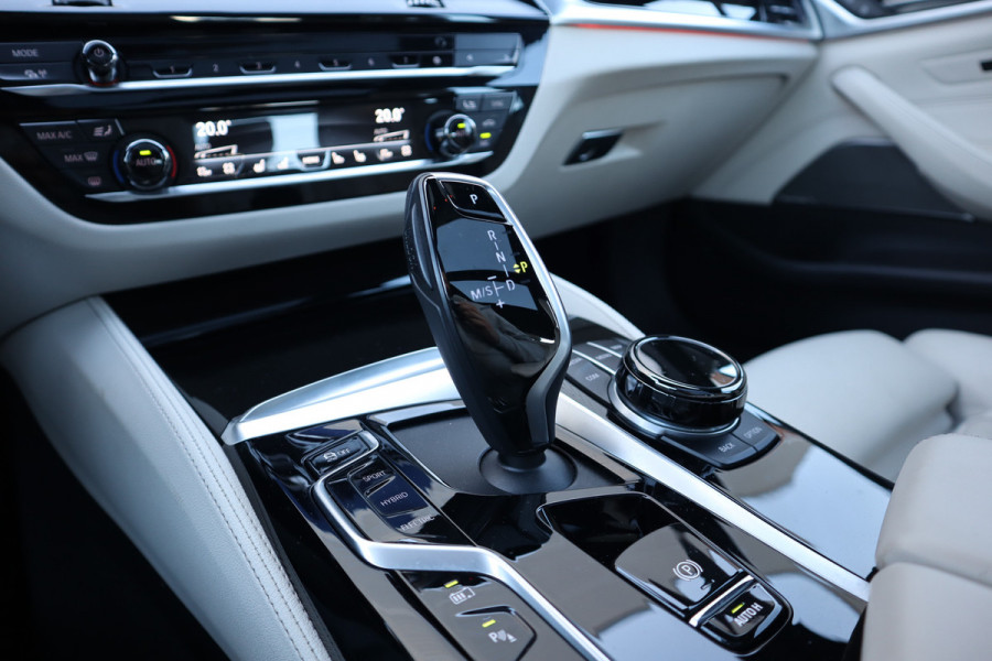 BMW 5 Serie Touring 530e High Executive Pano / Stoelventilatie / Individual / Leder dashboard / Zeer compleet /
