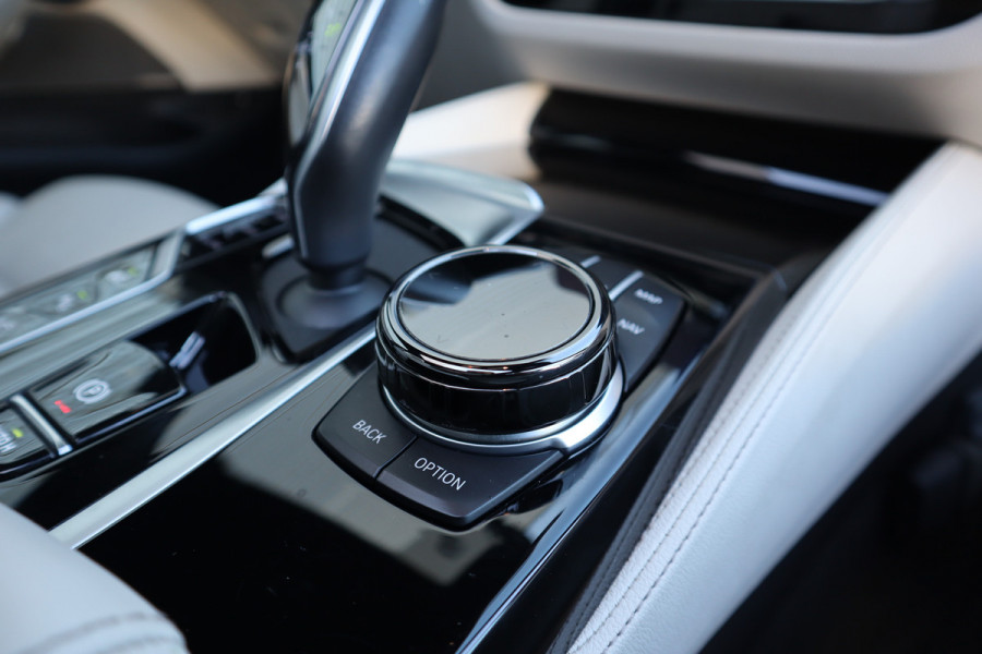 BMW 5 Serie Touring 530e High Executive Pano / Stoelventilatie / Individual / Leder dashboard / Zeer compleet /