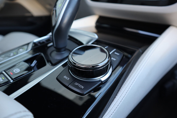 BMW 5 Serie Touring 530e High Executive Pano / Stoelventilatie / Individual / Leder dashboard / Zeer compleet /