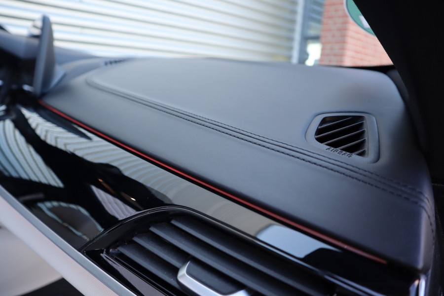 BMW 5 Serie Touring 530e High Executive Pano / Stoelventilatie / Individual / Leder dashboard / Zeer compleet /