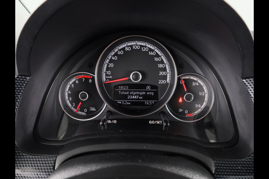 Volkswagen up! 1.0 65 pk | Verlengde garantie | Navigatie via App | Parkeersensoren achter | Achteruitrijcamera | Cruise control | Autom. airco |