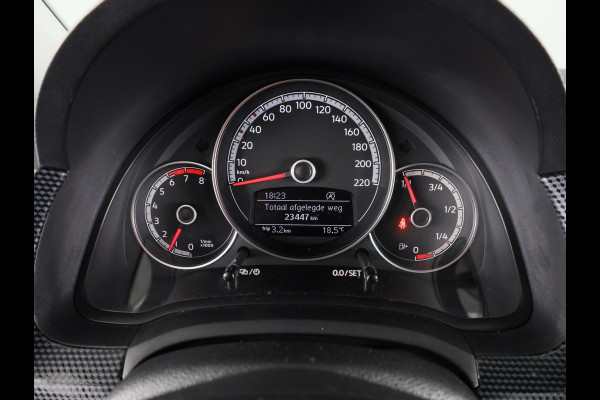 Volkswagen up! 1.0 65 pk | Verlengde garantie | Navigatie via App | Parkeersensoren achter | Achteruitrijcamera | Cruise control | Autom. airco |