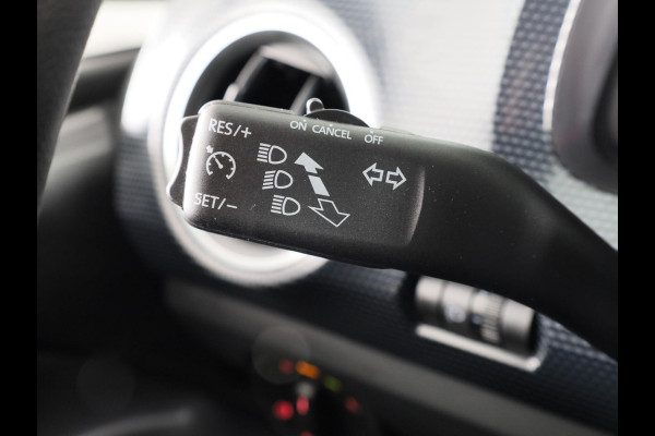 Volkswagen up! 1.0 65 pk | Verlengde garantie | Navigatie via App | Parkeersensoren achter | Achteruitrijcamera | Cruise control | Autom. airco |