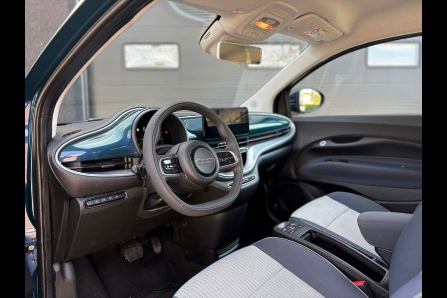 Fiat 500E 42 kWh - CarPlay - Camera - Cruise - Digi dash -PDC
