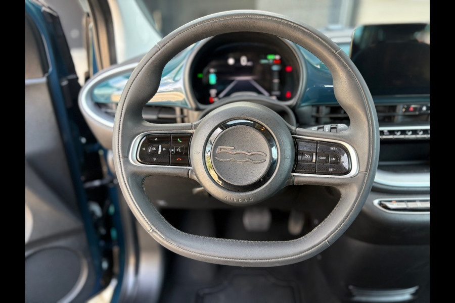 Fiat 500E 42 kWh - CarPlay - Camera - Cruise - Digi dash -PDC