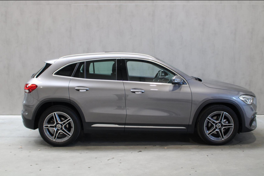 Mercedes-Benz GLA 200 AMG Line Panorama/Camera/Carplay prijs is rijklaar incl 12 maanden bovag