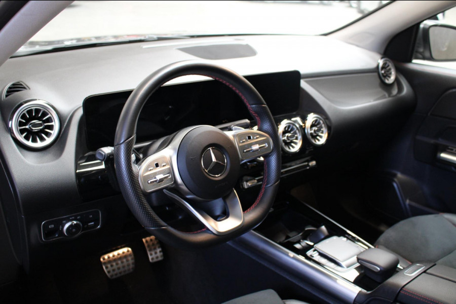 Mercedes-Benz GLA 200 AMG Line Panorama/Camera/Carplay prijs is rijklaar incl 12 maanden bovag