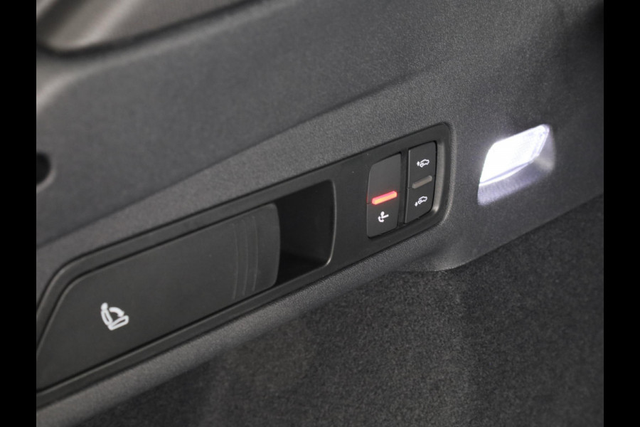 Audi Q6 SQ6 e-tron SQ6 100 kWh Head Up Display, panoramadak, trekhaak, adaptive air suspension, camera's rondom, adapative cruise control