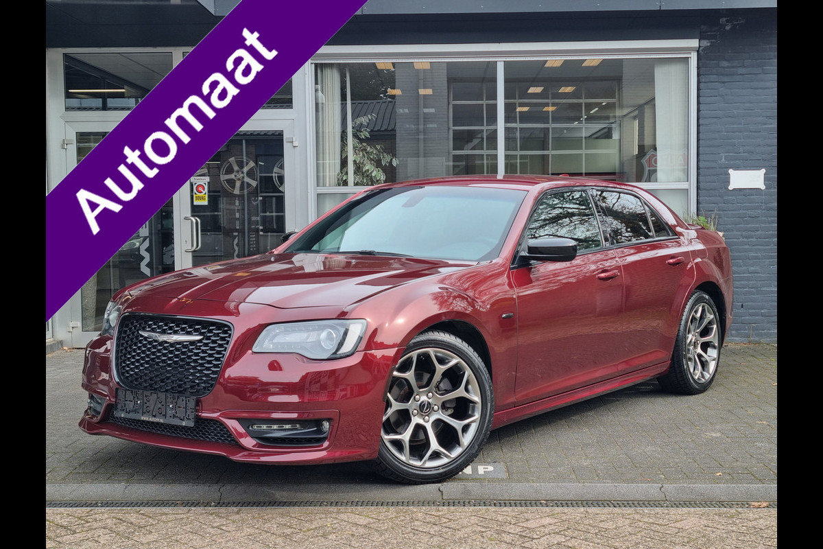 Chrysler 300C 3.6 V6 Burgundy Sport / LEDER / STOELVERW. / BEATS AUDIO / CLIMA / Chrysler 300C 3.6 V6 Burgundy Sport / LEDER / STOELVERW. / BEATS AUDIO / CLIMA /