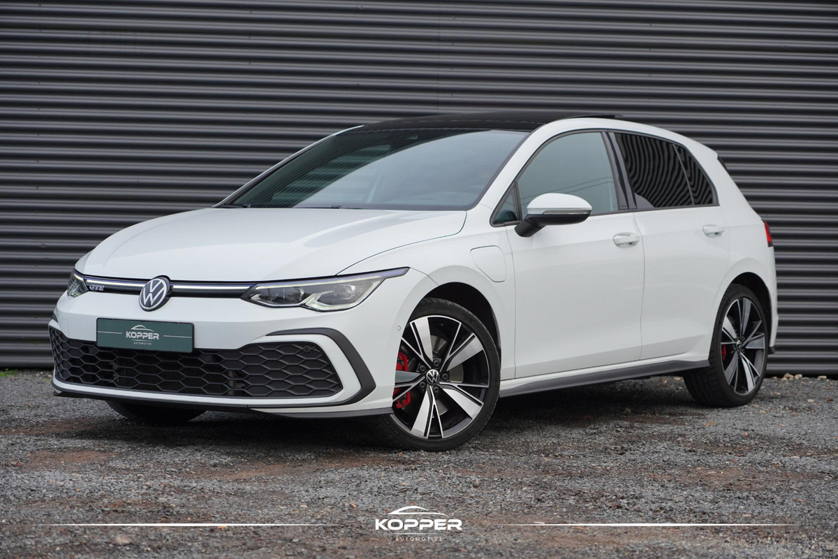 Volkswagen Golf 1.4 GTE eHybrid / Pano / Adaptive Cruise / Stuur-stoelverwarming / Camera Volkswagen Golf 1.4 GTE eHybrid / Pano / Adaptive Cruise / Stuur-stoelverwarming / Camera