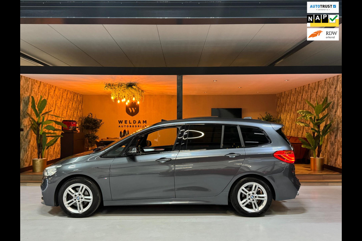 BMW 2 Serie Gran Tourer 218i M Sport Garantie Trekhaak Pano Head-up Camera Navi StoelVW Sfeer Cruise Clima Elekachterklep Rijklaar BMW 2 Serie Gran Tourer 218i M Sport Garantie Trekhaak Pano Head-up Camera Navi StoelVW Sfeer Cruise Clima Elekachterklep Rijklaar