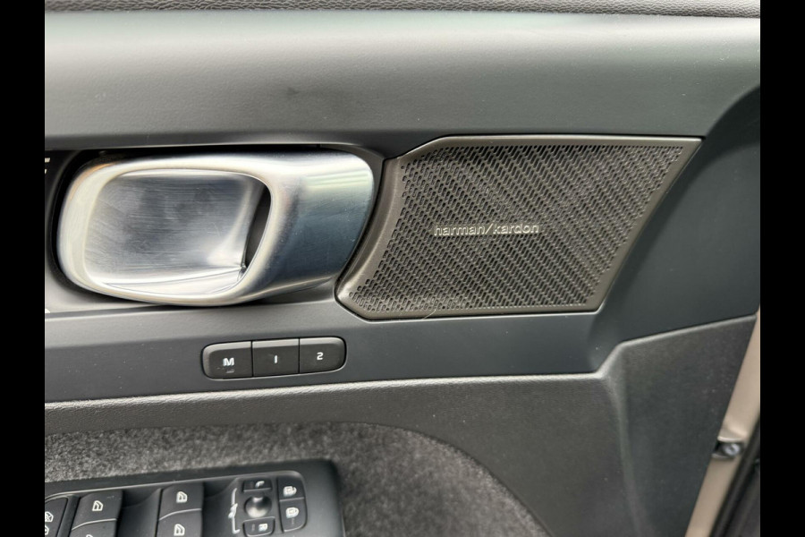 Volvo XC40 2.0 B4 Ultimate Dark PANO HARMAN GOOGLE MAPS