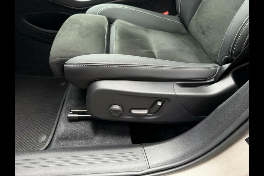 Volvo XC40 2.0 B4 Ultimate Dark PANO HARMAN GOOGLE MAPS