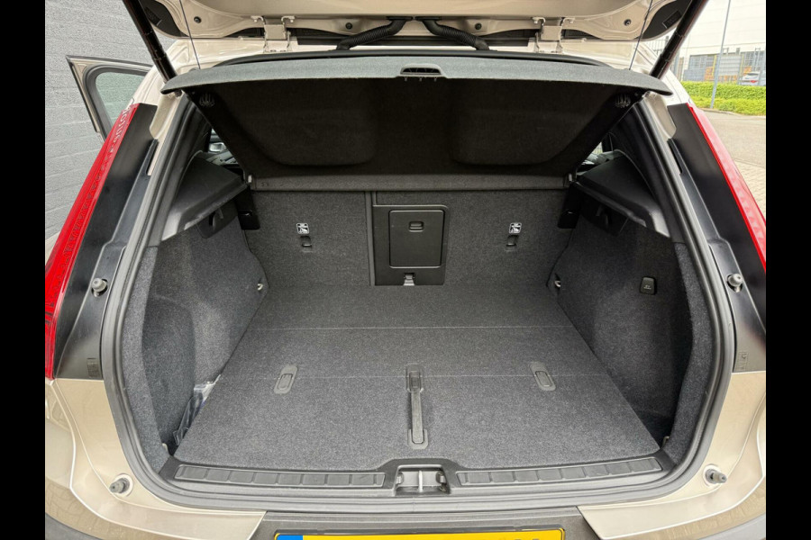 Volvo XC40 2.0 B4 Ultimate Dark PANO HARMAN GOOGLE MAPS