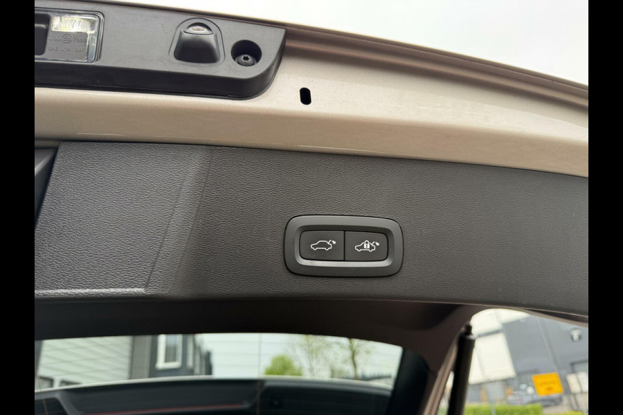 Volvo XC40 2.0 B4 Ultimate Dark PANO HARMAN GOOGLE MAPS