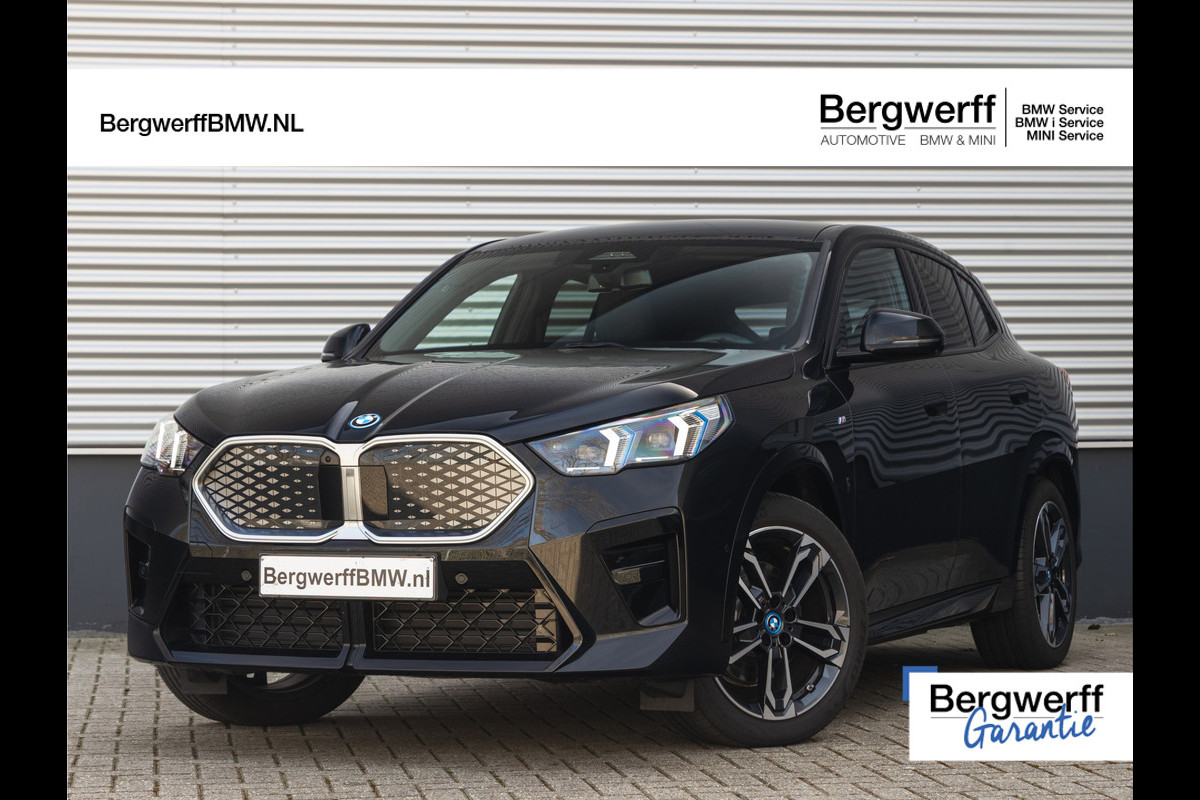 BMW iX2 xDrive30 M-Sport - Pano - Driving Ass - Harman Kardon - Memoryzetels BMW iX2 xDrive30 M-Sport - Pano - Driving Ass - Harman Kardon - Memoryzetels
