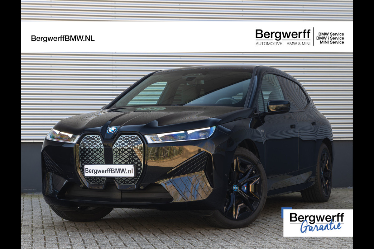 BMW iX M60 - Pano - Bowers & Wilkins - Trekhaak - Stoelventilatie BMW iX M60 - Pano - Bowers & Wilkins - Trekhaak - Stoelventilatie