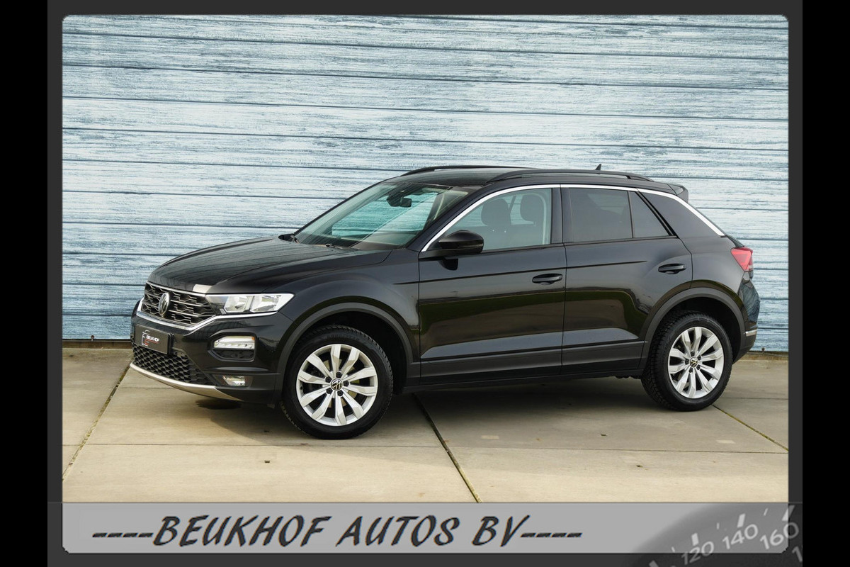 Volkswagen T-Roc 1.5 TSI Sport Velgen17" Carplay Trekhaak Volkswagen T-Roc 1.5 TSI Sport Velgen17" Carplay Trekhaak