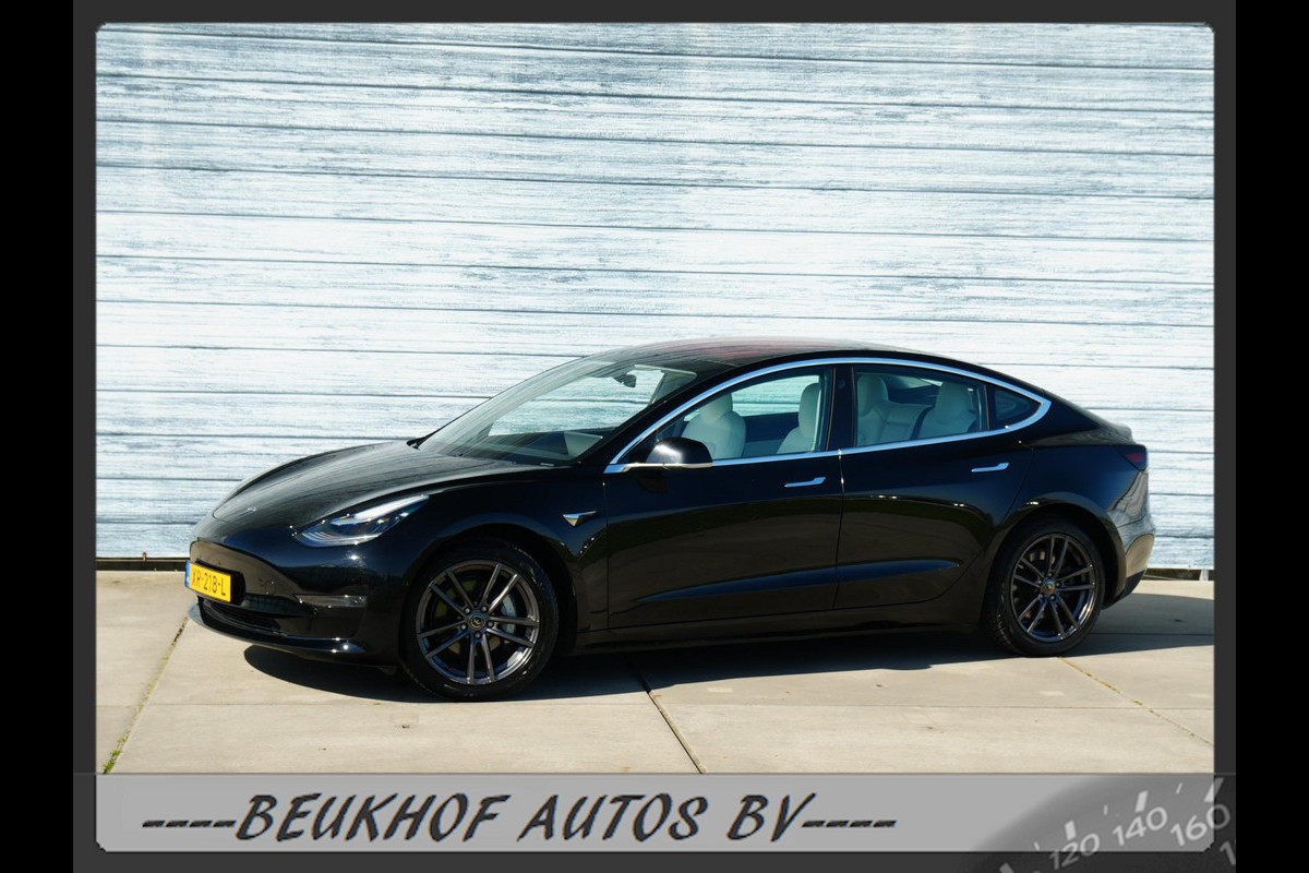 Tesla Model 3 Long Range AWD 75 kWh Pano Wit Leer Nav Soh84% Tesla Model 3 Long Range AWD 75 kWh Pano Wit Leer Nav Soh84%